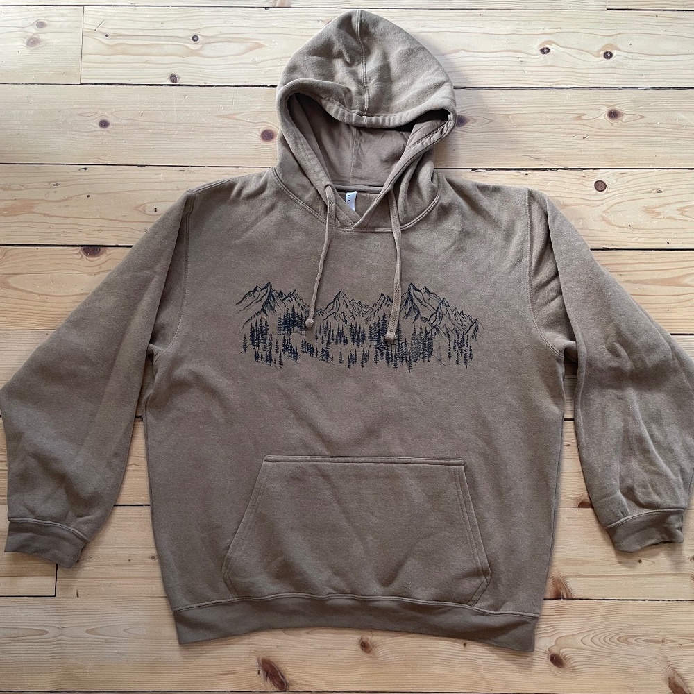 Hoodie with Mountain scape Mens size Large